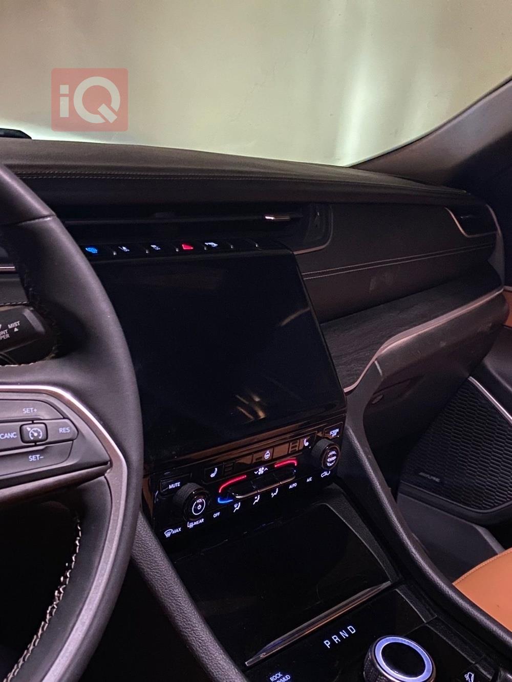 جیپ L گراند شیرۆکی